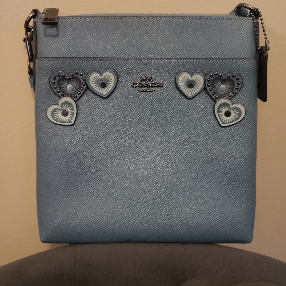 NWOT RARE COLOR COACH HEART APPLIQUE MESSENGER BAG